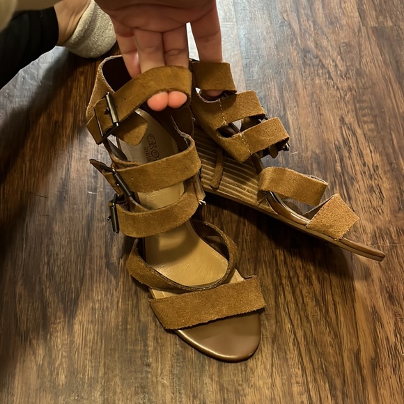 Crown Vintage sandals! - Picture 2 of 3